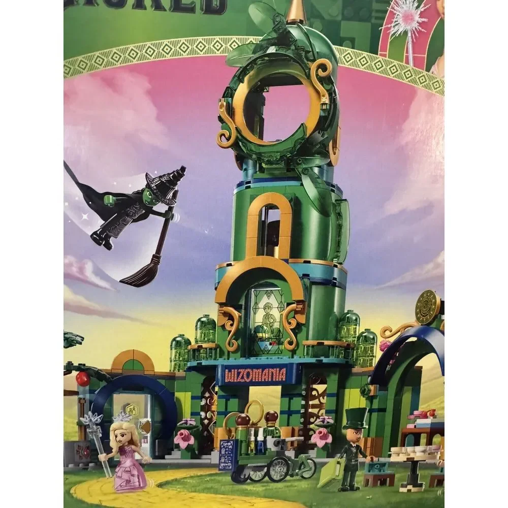 LEGO Wicked WELCOME TO EMERALD CITY 75684 Toy Building Kit Elphaba Glinda Oz New